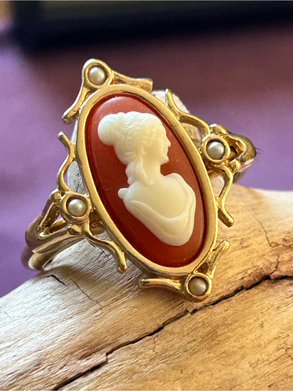 Vintage Romantic Avon Gold-Tone Coral Cameo Ring with White Cameo and Pearls